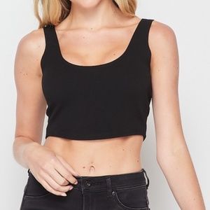 LOW SCOOP CROP TOP